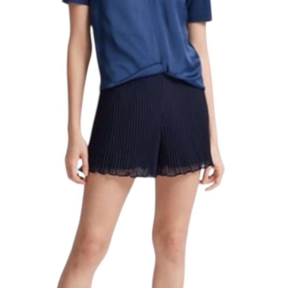 Club Monaco pleated chiffon navy blue flowy shorts size 8 excellent condition